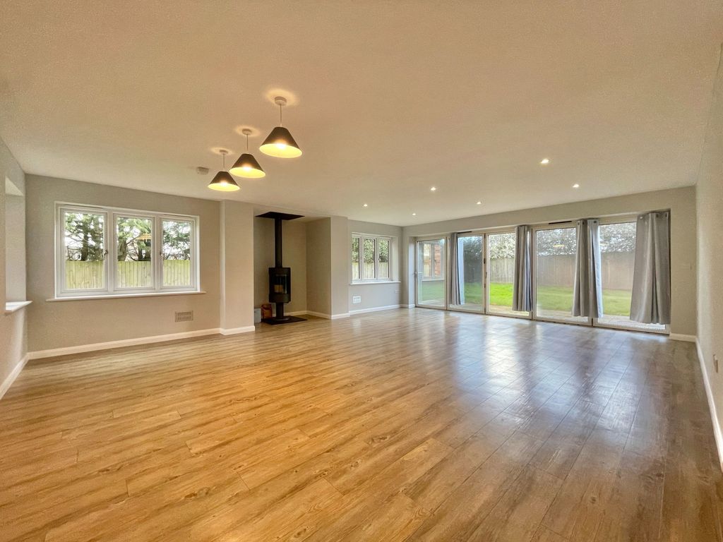 Property photo 3 of 32