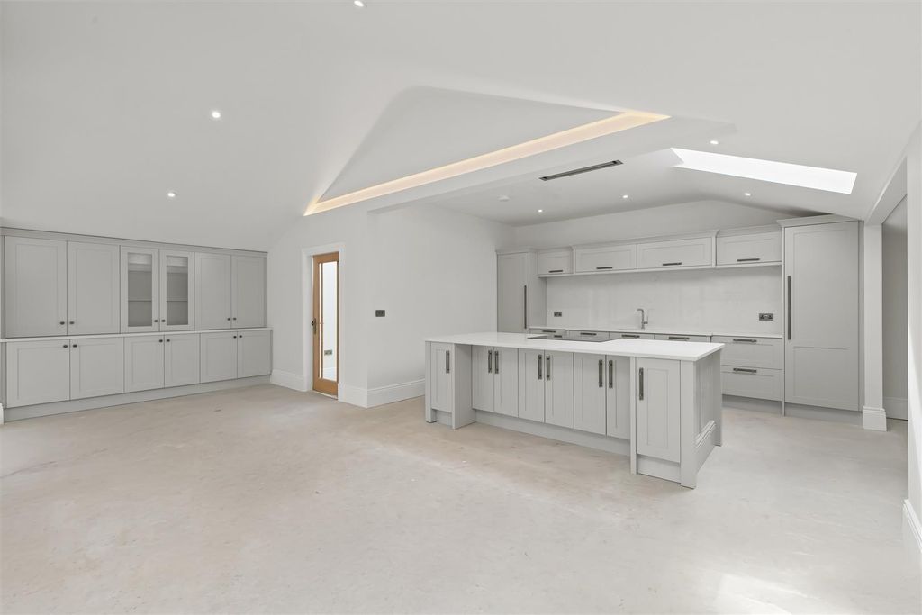 Property photo 3 of 34 Kitchen.Jpg