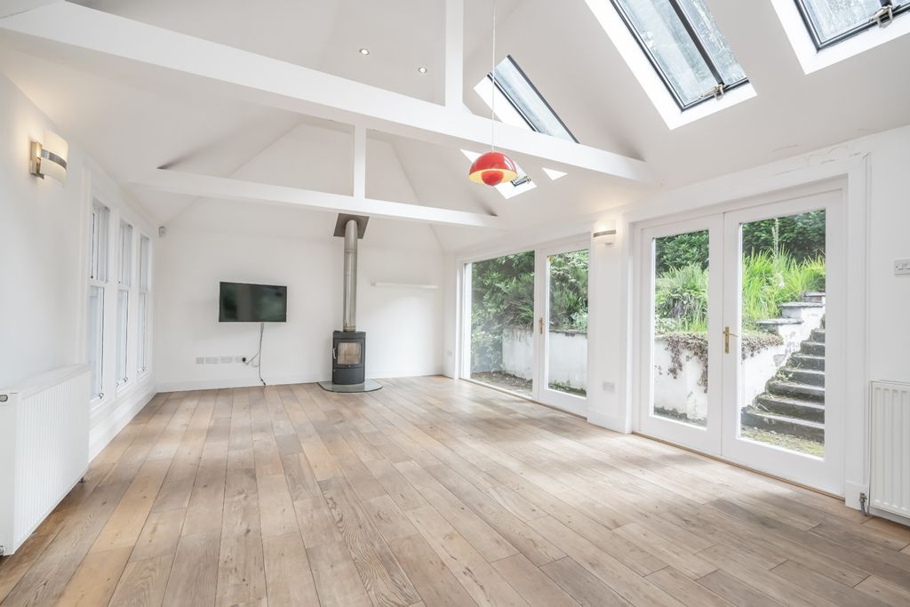 Property photo 3 of 28