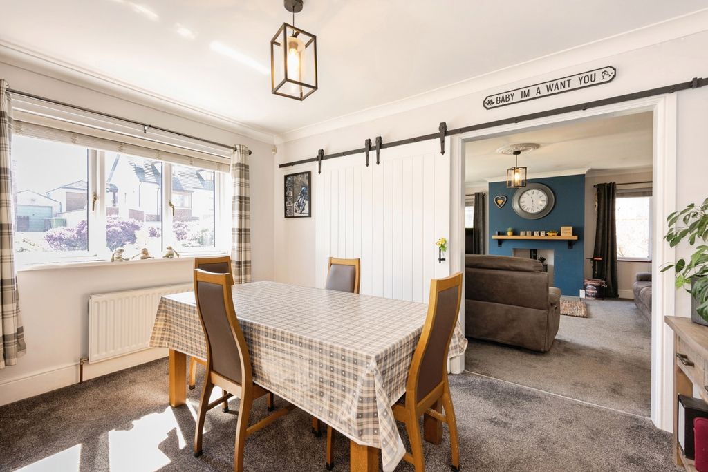 Property photo 3 of 17 Kitchen/Dining Room