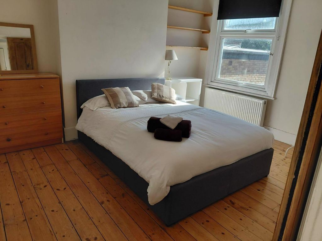 Property photo 3 of 20 Double Bedroom