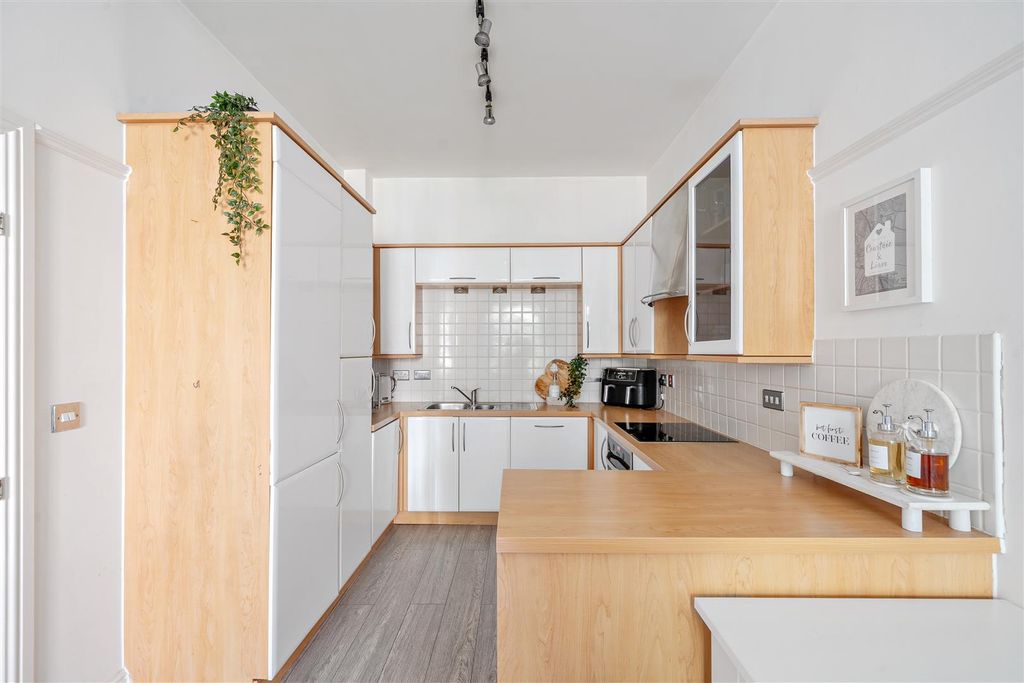 Property photo 2 of 14 Kitchen