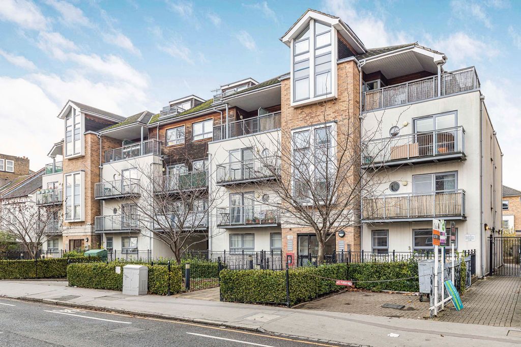 Property photo 2 of 20