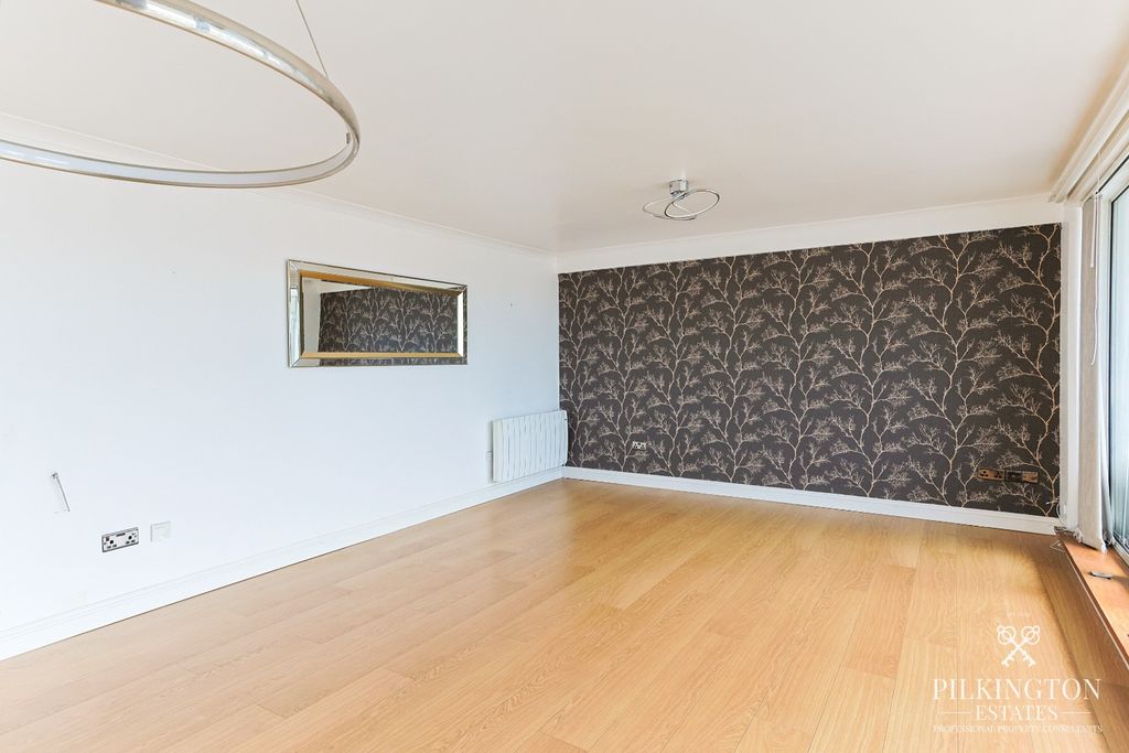 Property photo 2 of 15 5366624