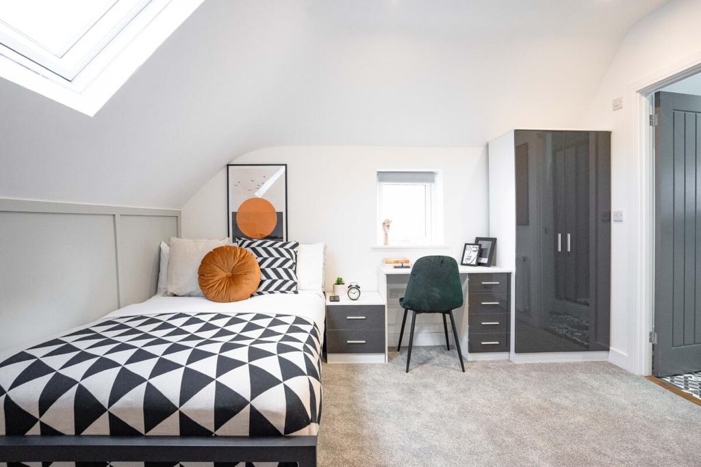 Additional image 15 of 6 bed shared accommodation to rentCromwell Road, Stanmore SO22