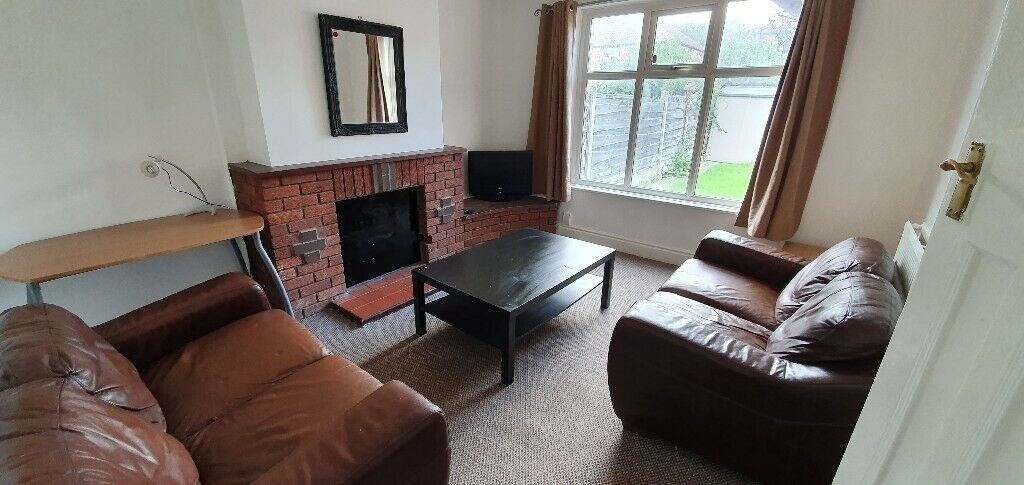Property photo 2 of 17 Cosy Lounge With Comfy Leather Sofas And Window...