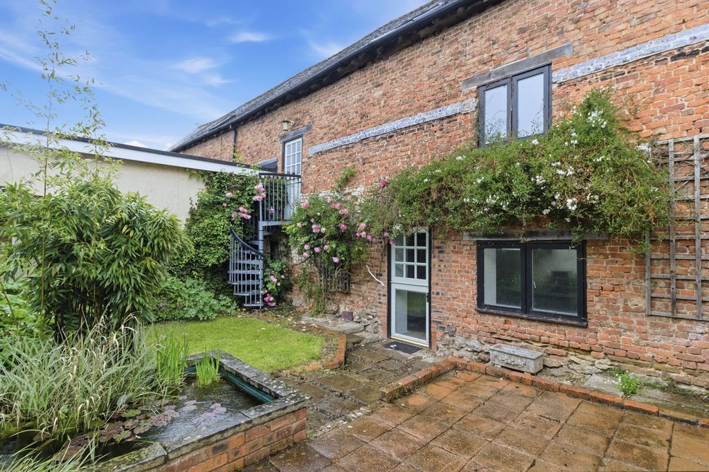 Property photo 3 of 24
