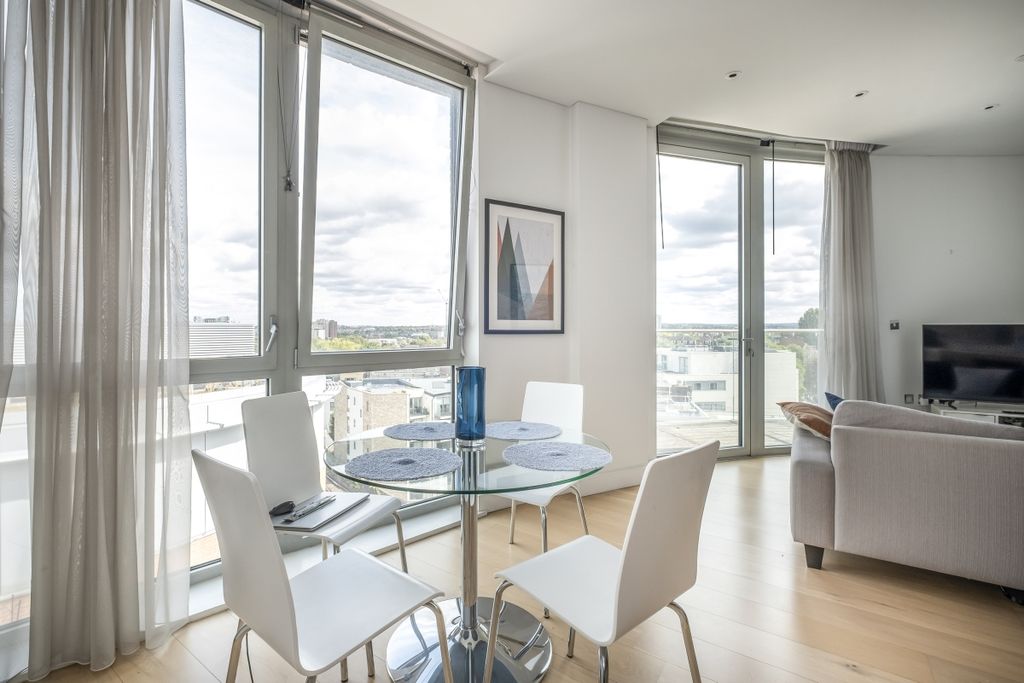 Property photo 2 of 8 704-Grand-Tower-0005