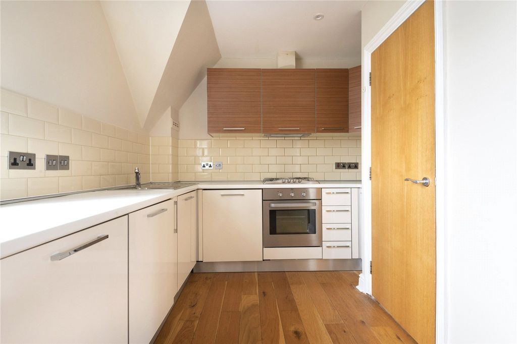 Property photo 2 of 10 Photo 02