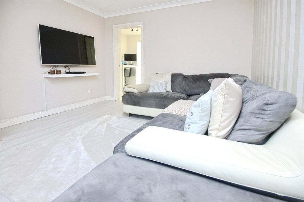 Property photo 2 of 18 Lounge