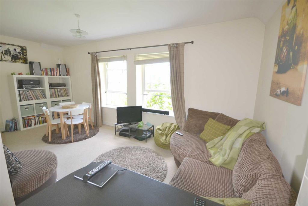 Property photo 3 of 8