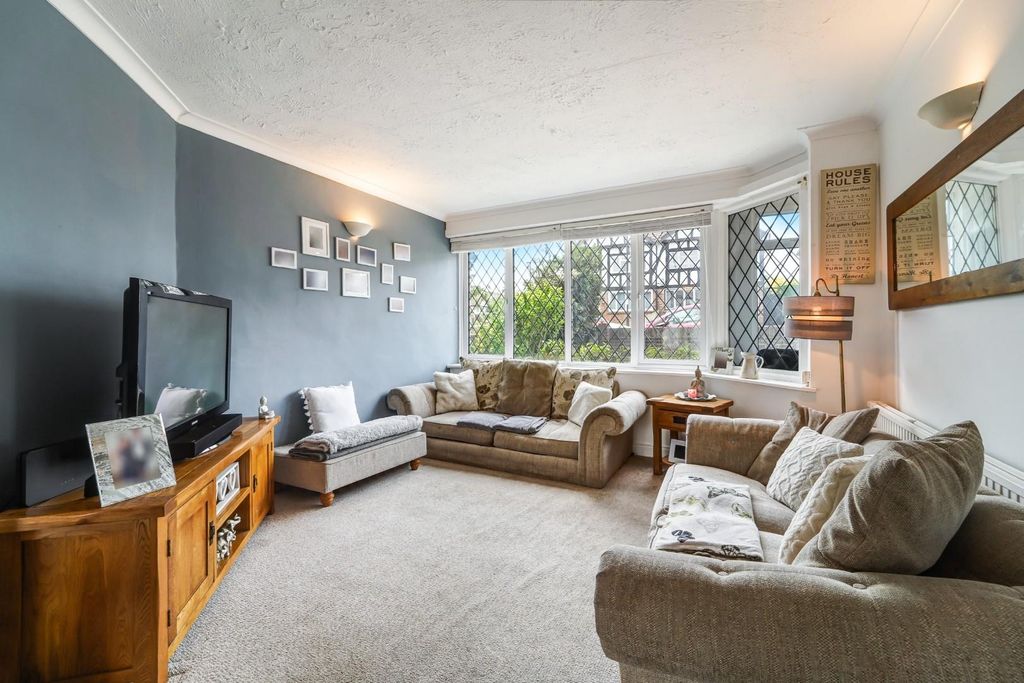 Property photo 3 of 19 Court Avenue