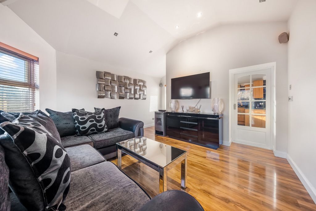 Property photo 2 of 24