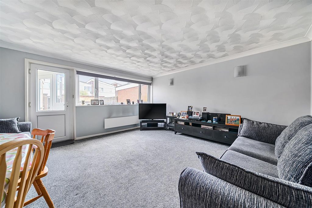 Property photo 1 of 15 Living Room