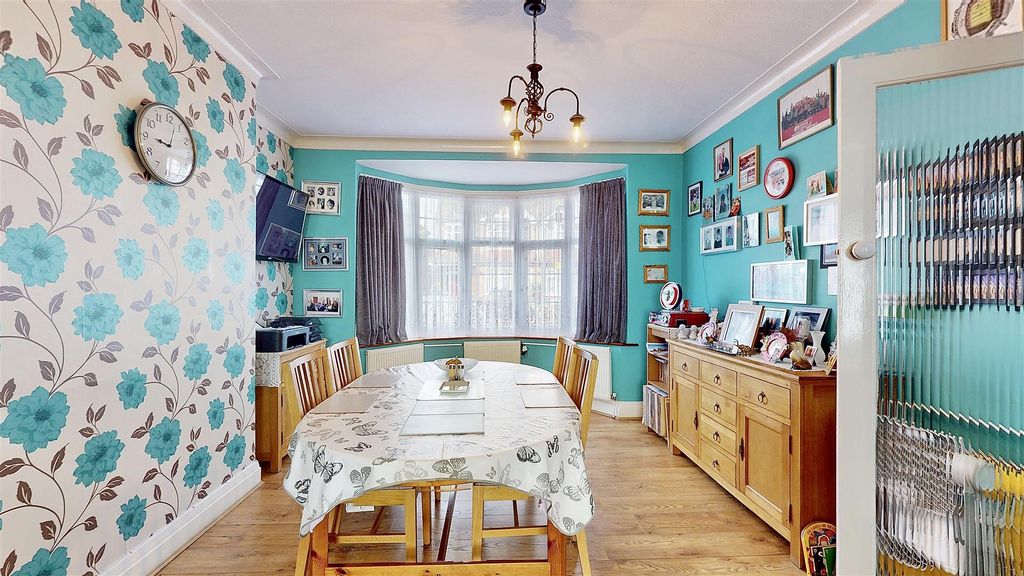 Property photo 3 of 21 P8.Jpg