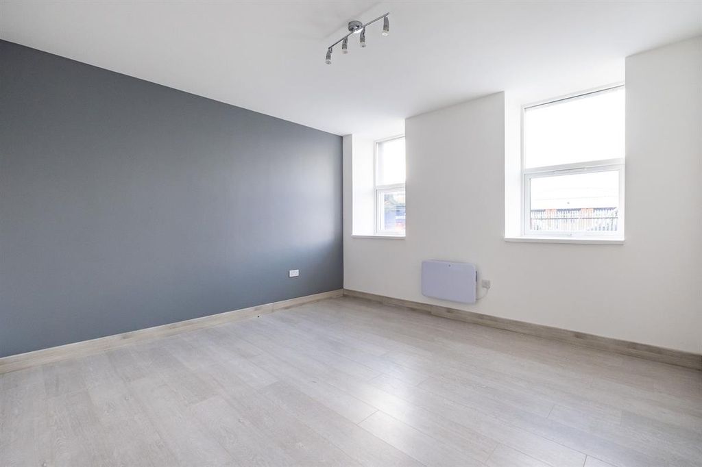 Property photo 3 of 8