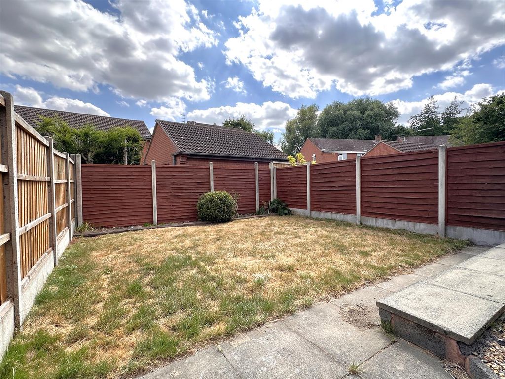 Property photo 3 of 18 Enclosed Rear Garden 027