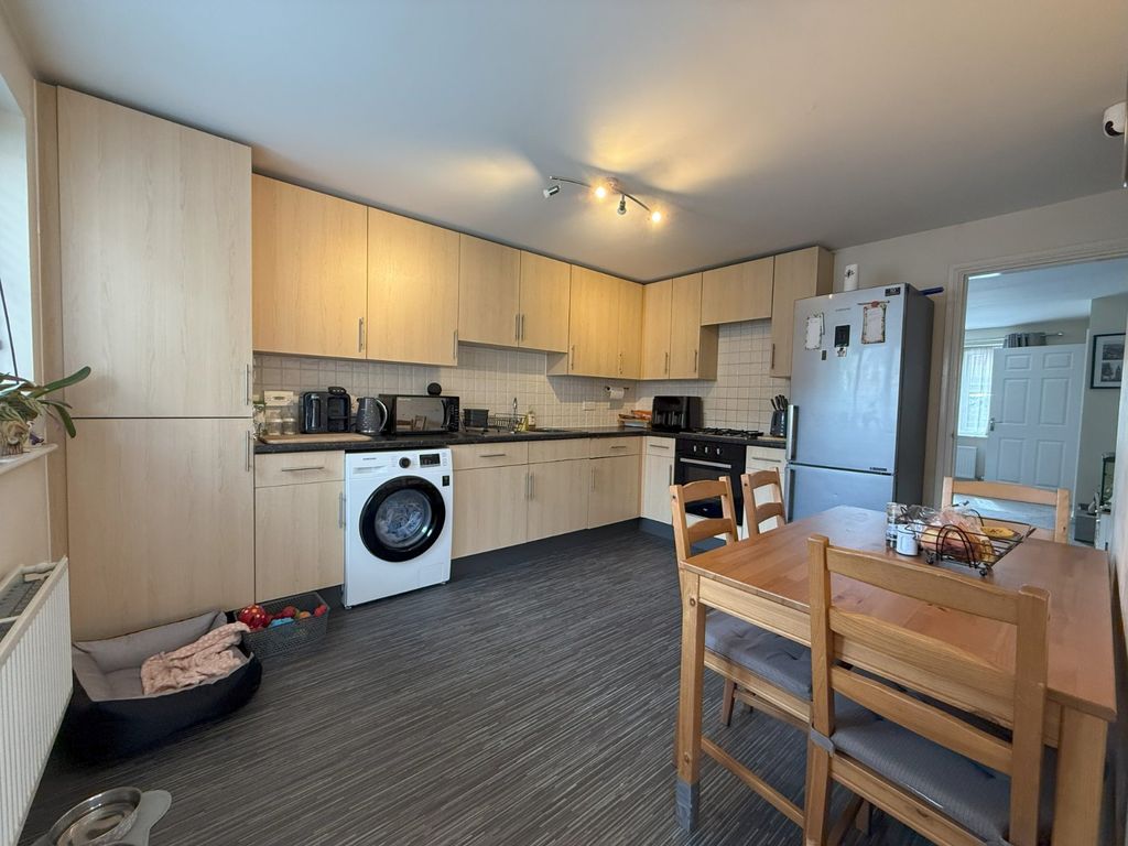 Property photo 3 of 11 Kitchen Diner