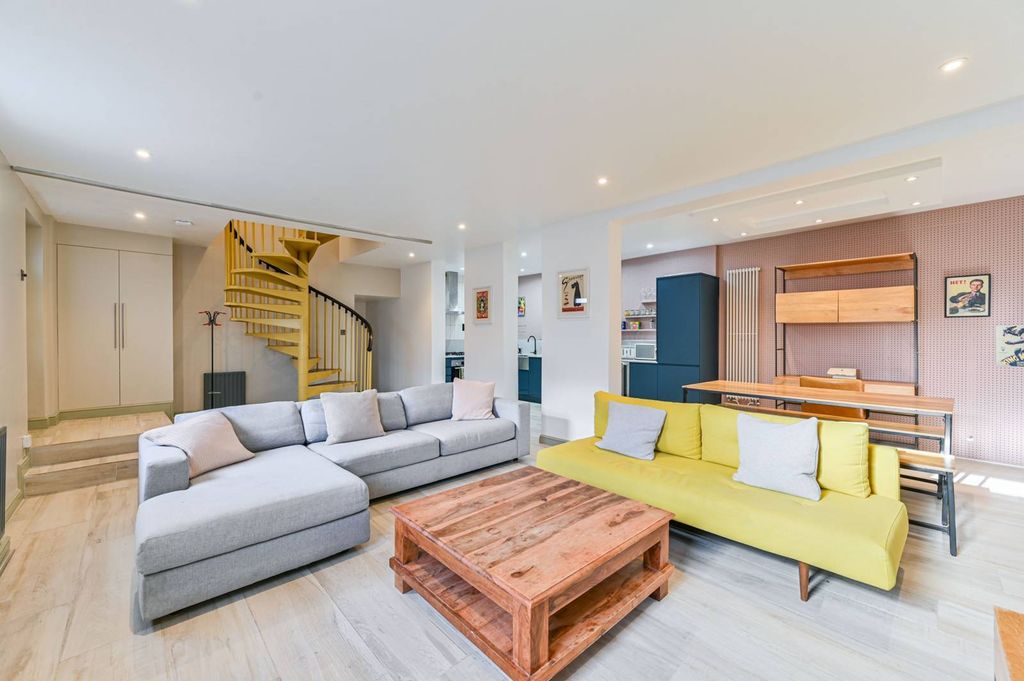 Property photo 3 of 21