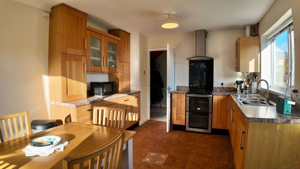 Property photo 3 of 37