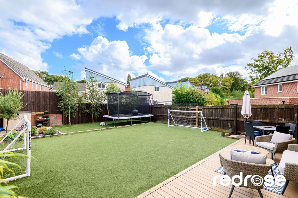 Property photo 3 of 29 Web_16 Old Thorns Cres-44