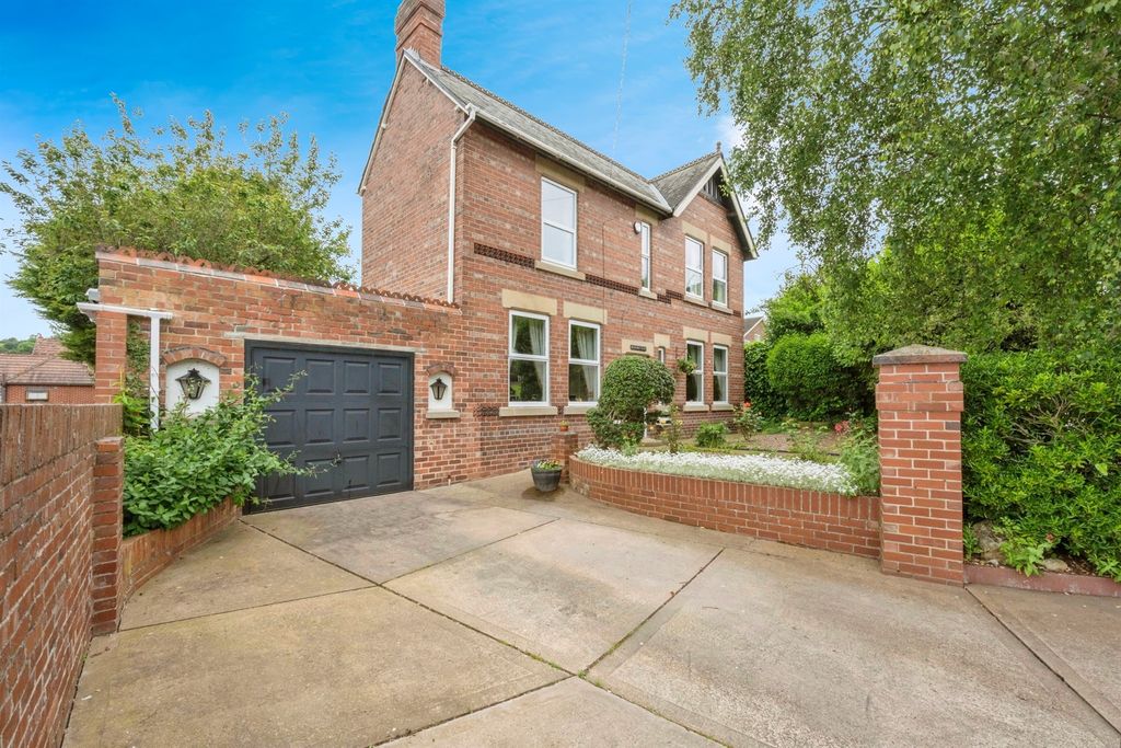 Property photo 1 of 22
