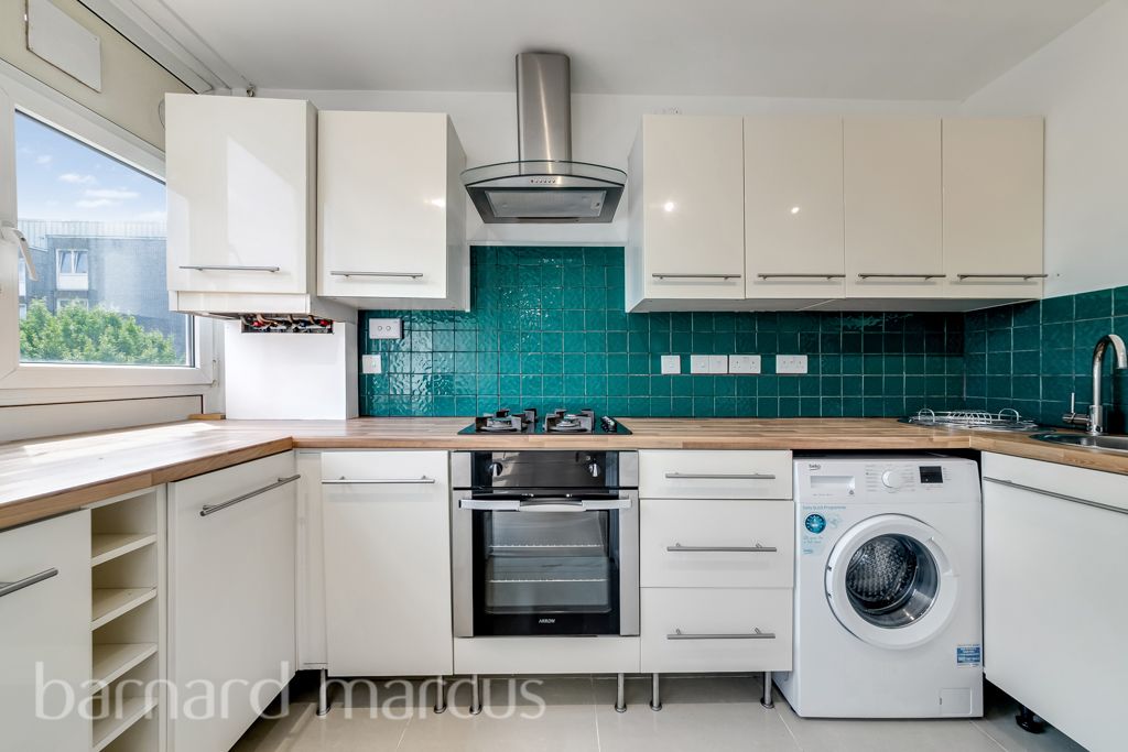 Property photo 3 of 9 Kitchen
