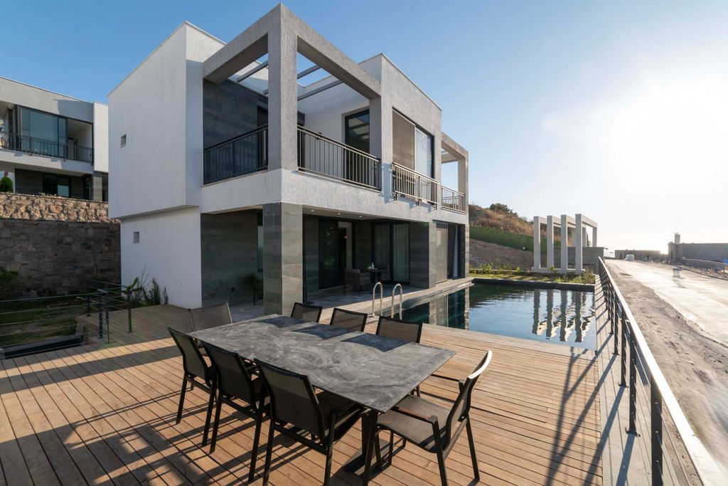 Property photo 2 of 18 Seafront Yalikavak Apartments And Villas With Private Or Communal Pools Â€“ Large Private Sun Terrace