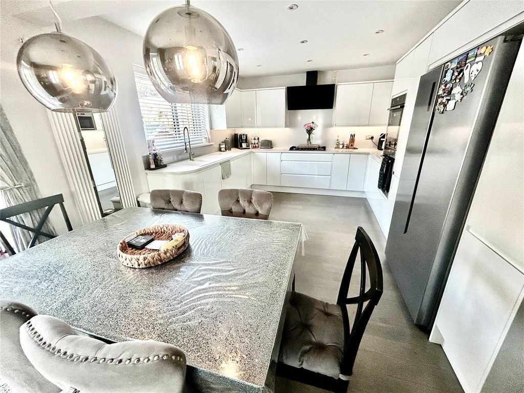 Property photo 2 of 27 Picture No. 54