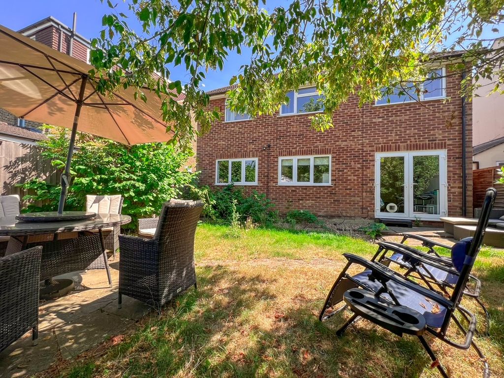 Property photo 2 of 27