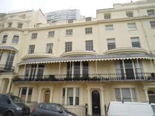 Property photo 3 of 12 Building