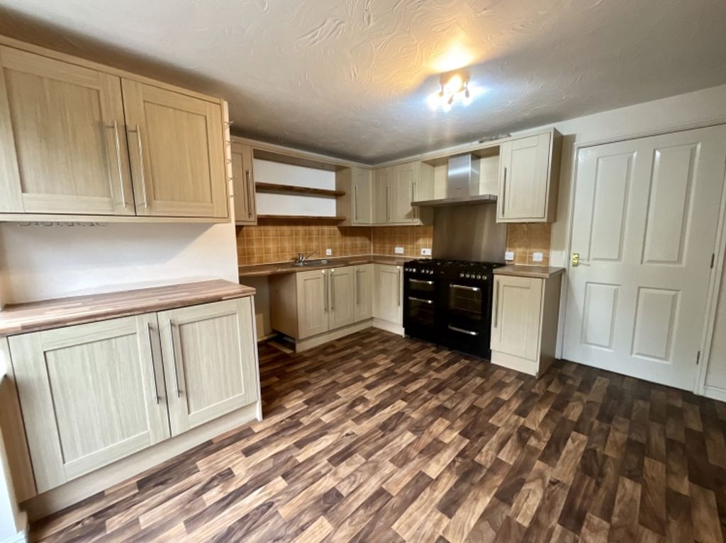 Property photo 3 of 18 F88B3Df4-5488-426A-8966-230E7098B8F2