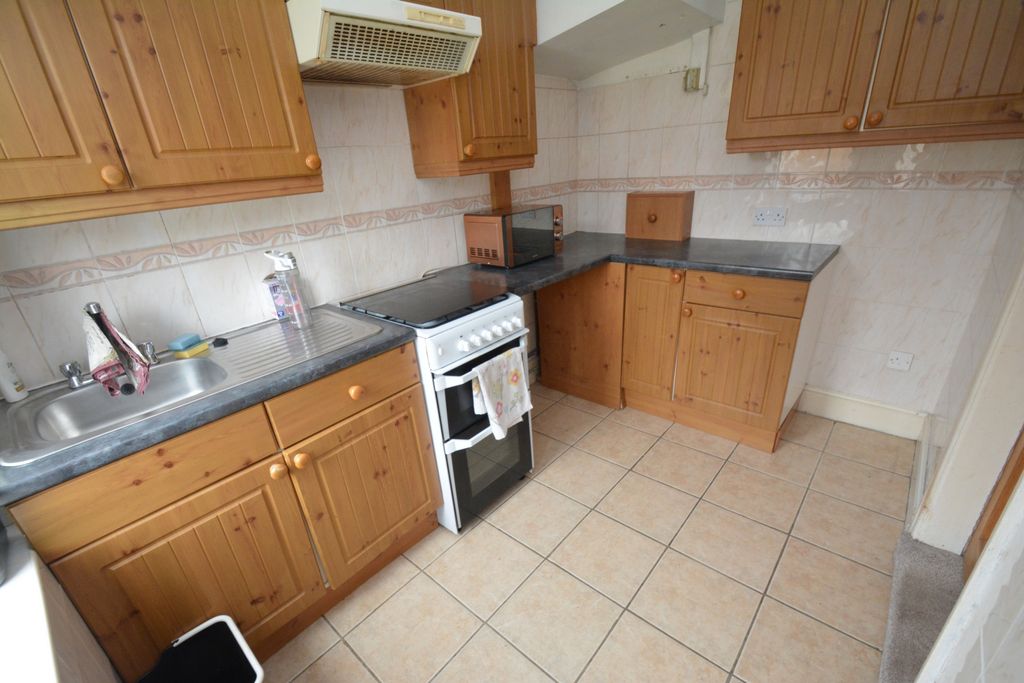 Property photo 3 of 9 Kitchen