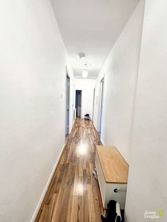 Property photo 3 of 8 6824567F-7E75-49c1-B201-d8Ad85Fb152B