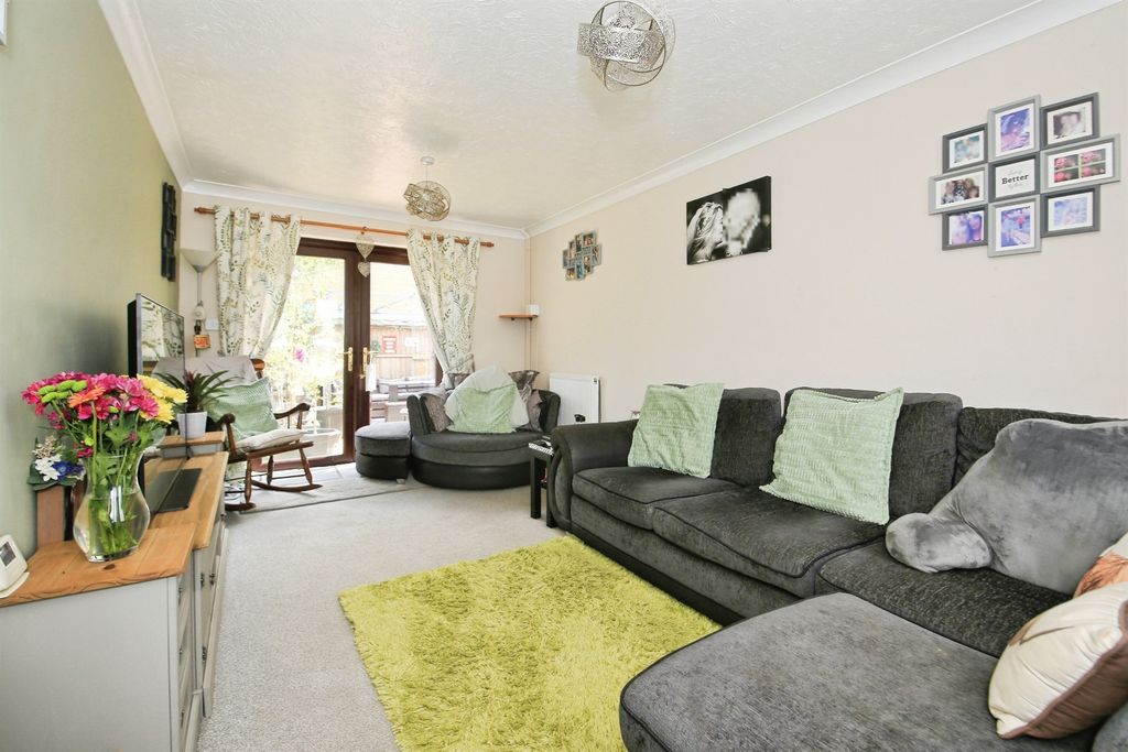 Property photo 2 of 20