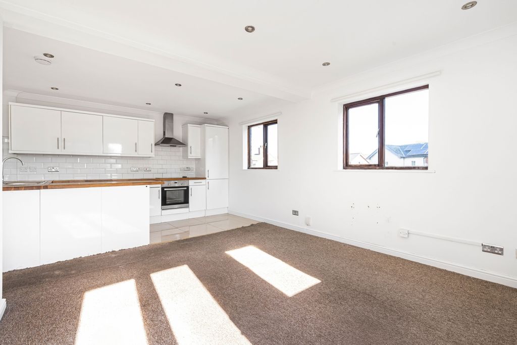 Property photo 2 of 19 3