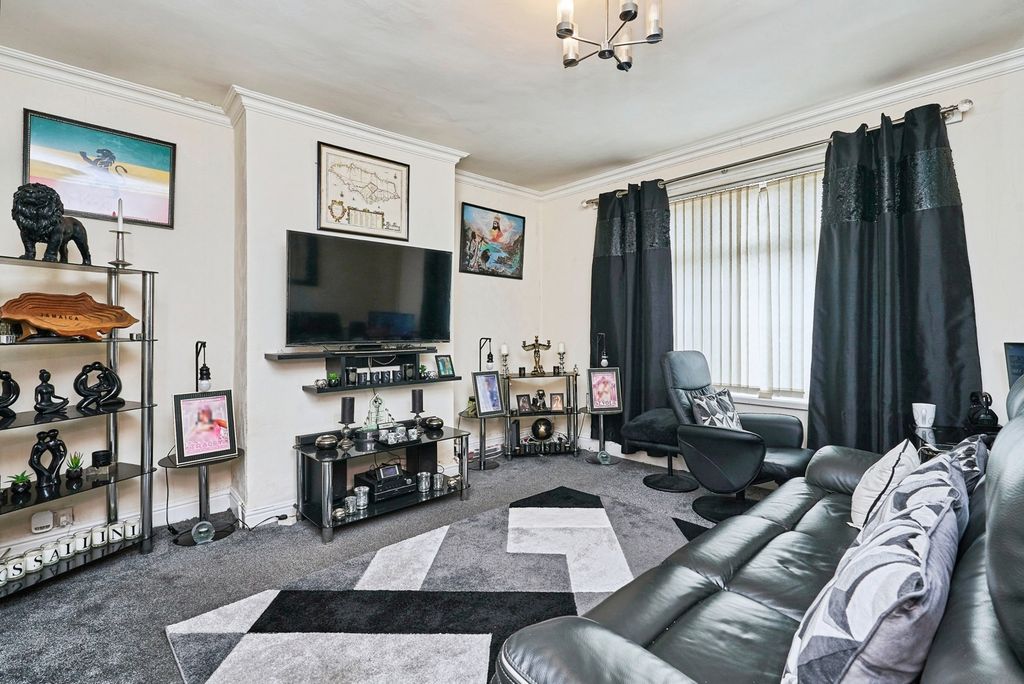 Property photo 2 of 15 Pbox-Img.Jpg