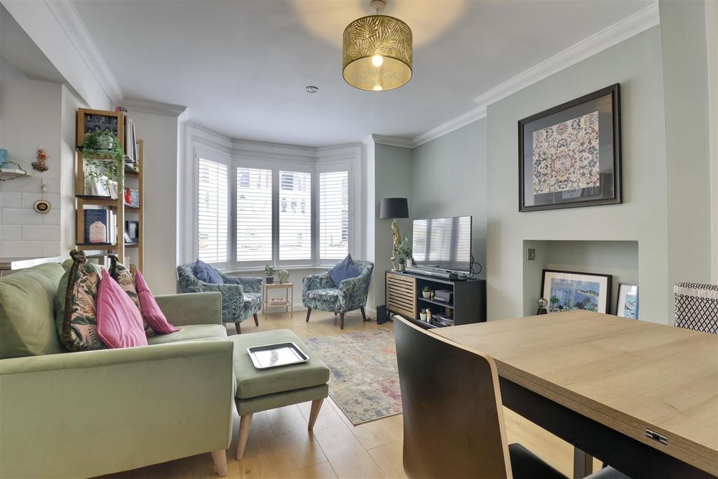 Property photo 2 of 20 A06Bd1B5-0845-4F0D-Acff-F9Ec25C3Eab9_1_201_A.Jpeg
