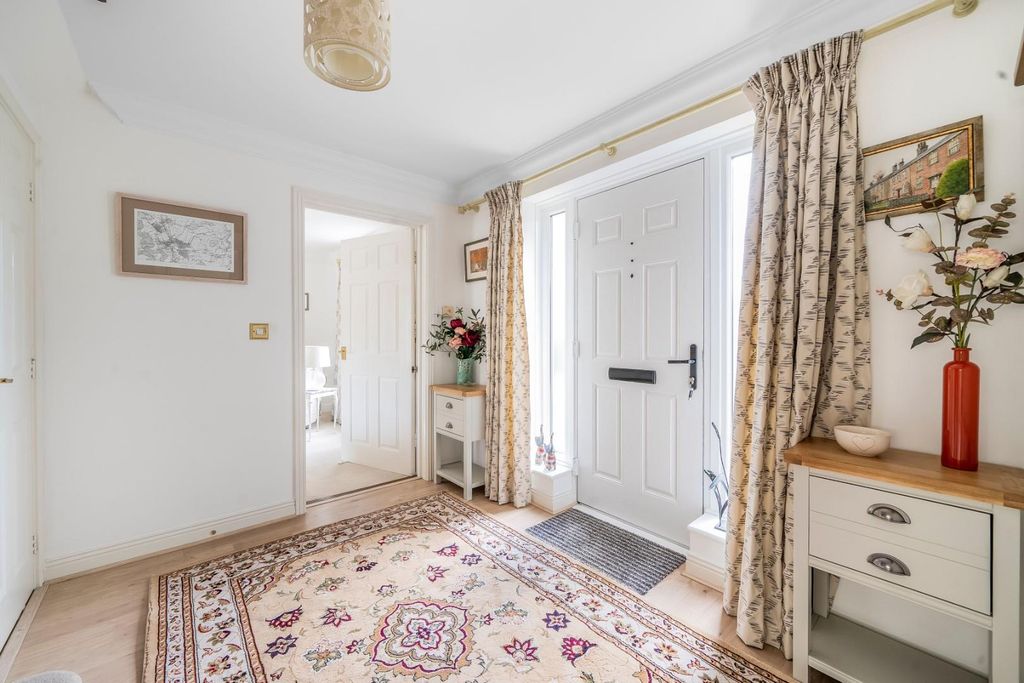 Property photo 3 of 24 Entrancehall.Jpg