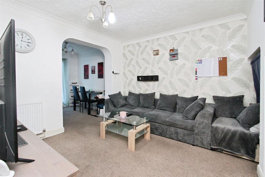 Property photo 2 of 10 Lounge