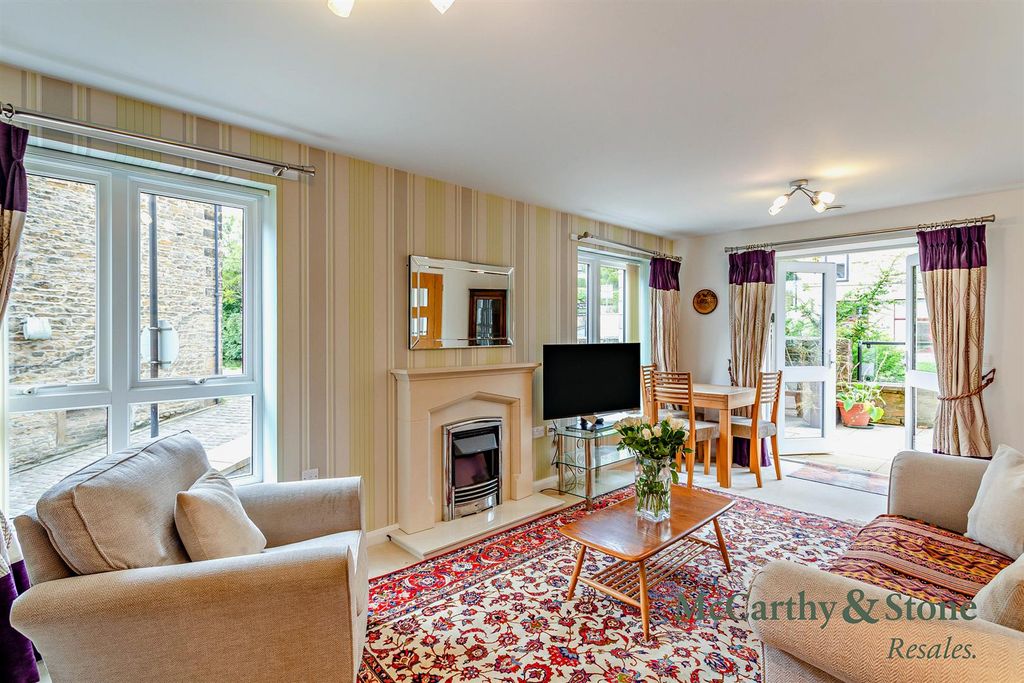 Property photo 3 of 22 8703080-Interior05-800.Jpg