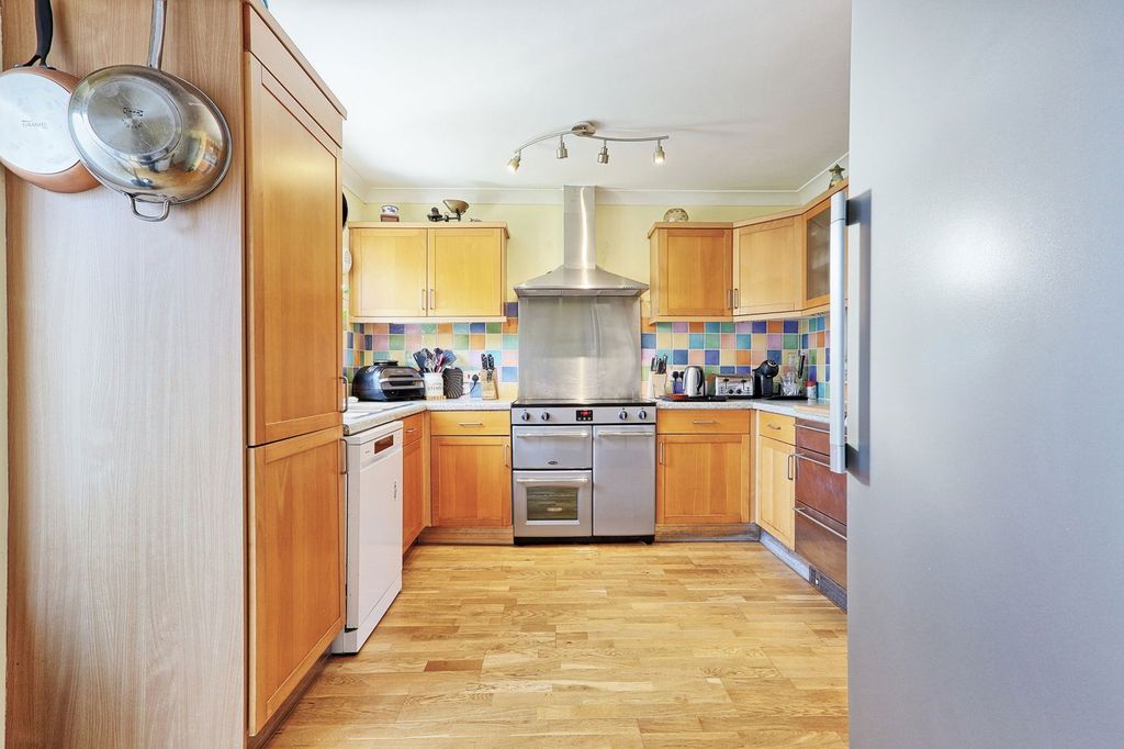 Property photo 2 of 22