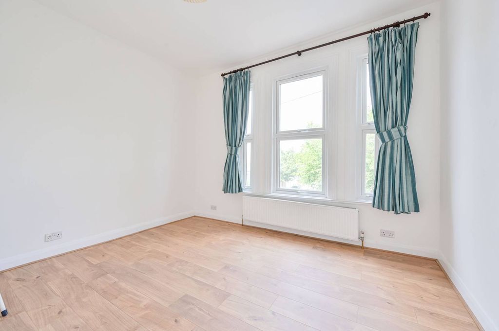 Property photo 2 of 6