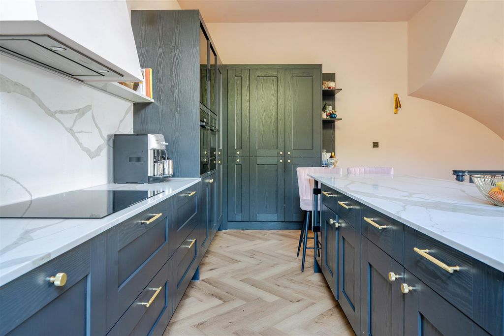 Property photo 3 of 29 1423219-13-69A82c2B3A246.Jpg