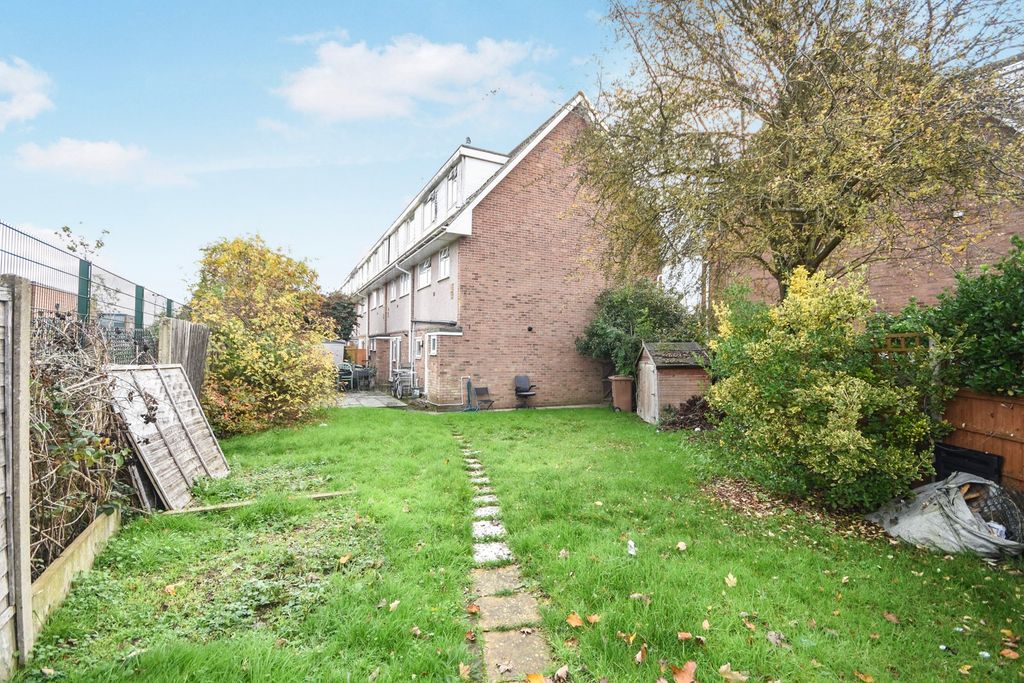 Property photo 3 of 19 Garden