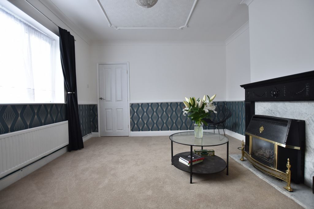 Property photo 2 of 8 Reception Room