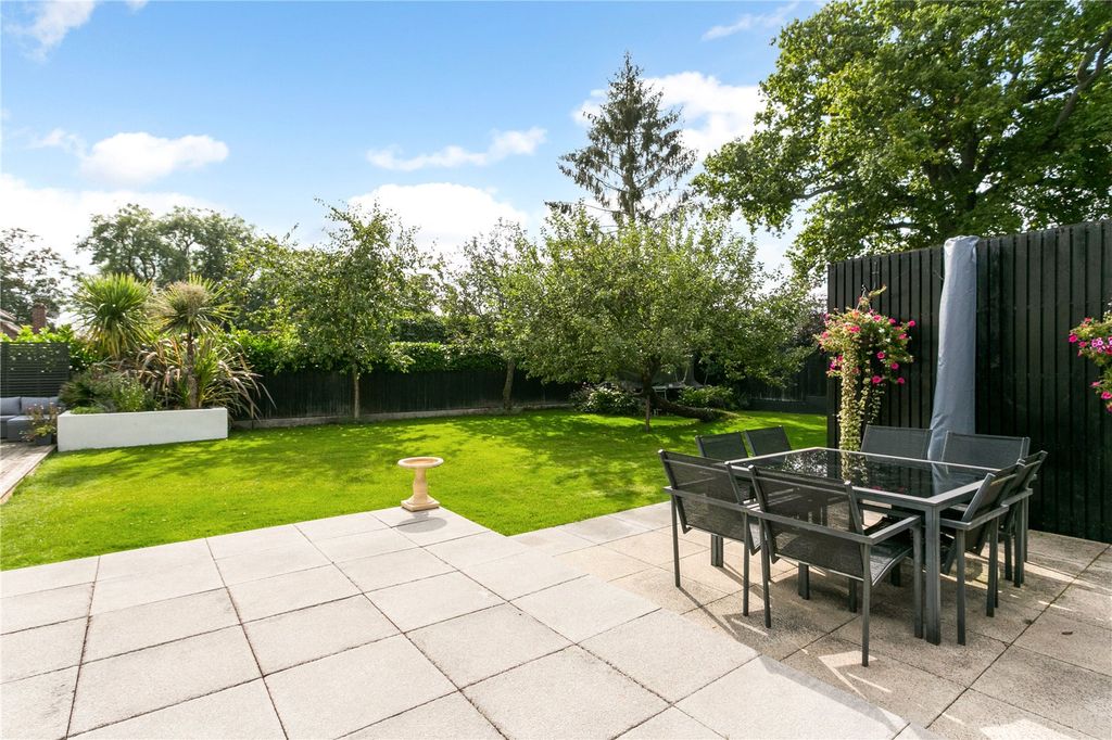 Property photo 3 of 14 Garden