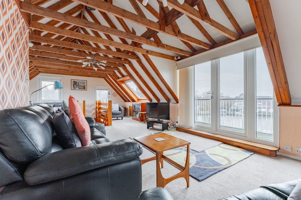 Property photo 3 of 33