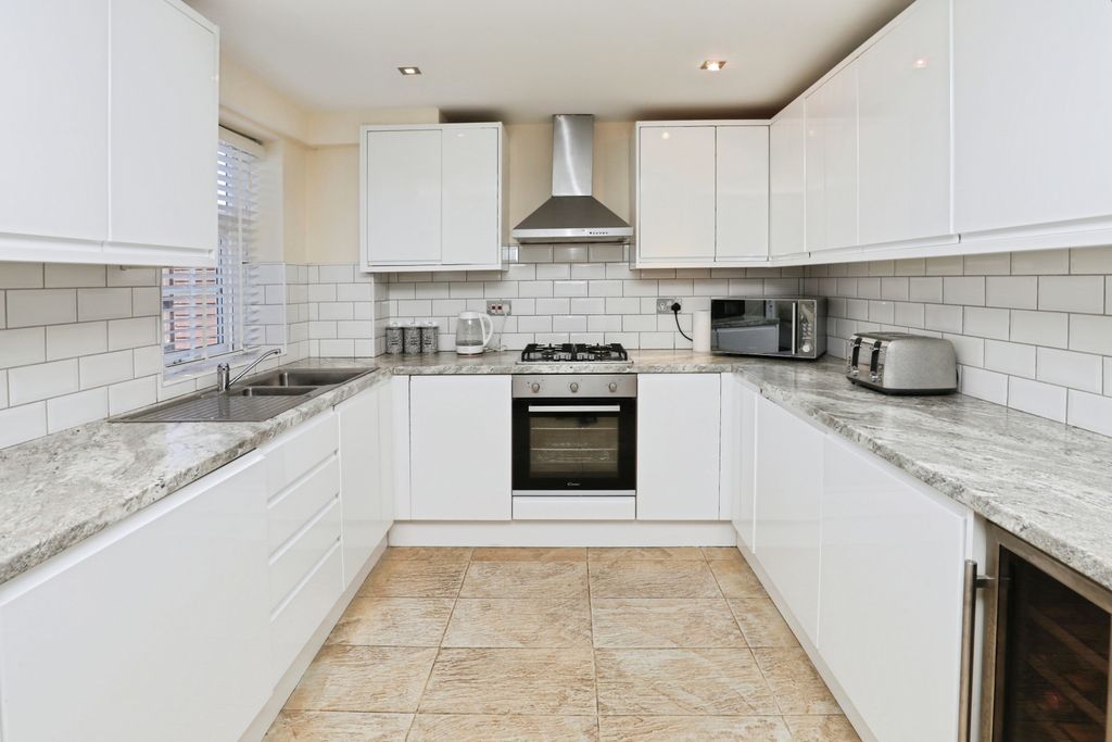 Property photo 2 of 15 Kitchen