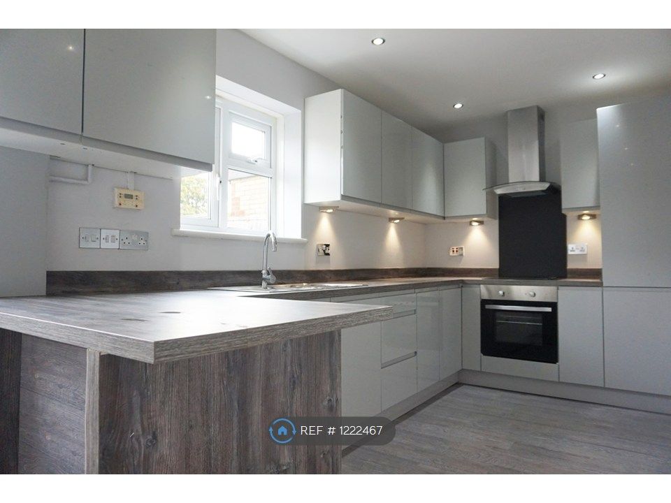 Property photo 1 of 9 Kitchen